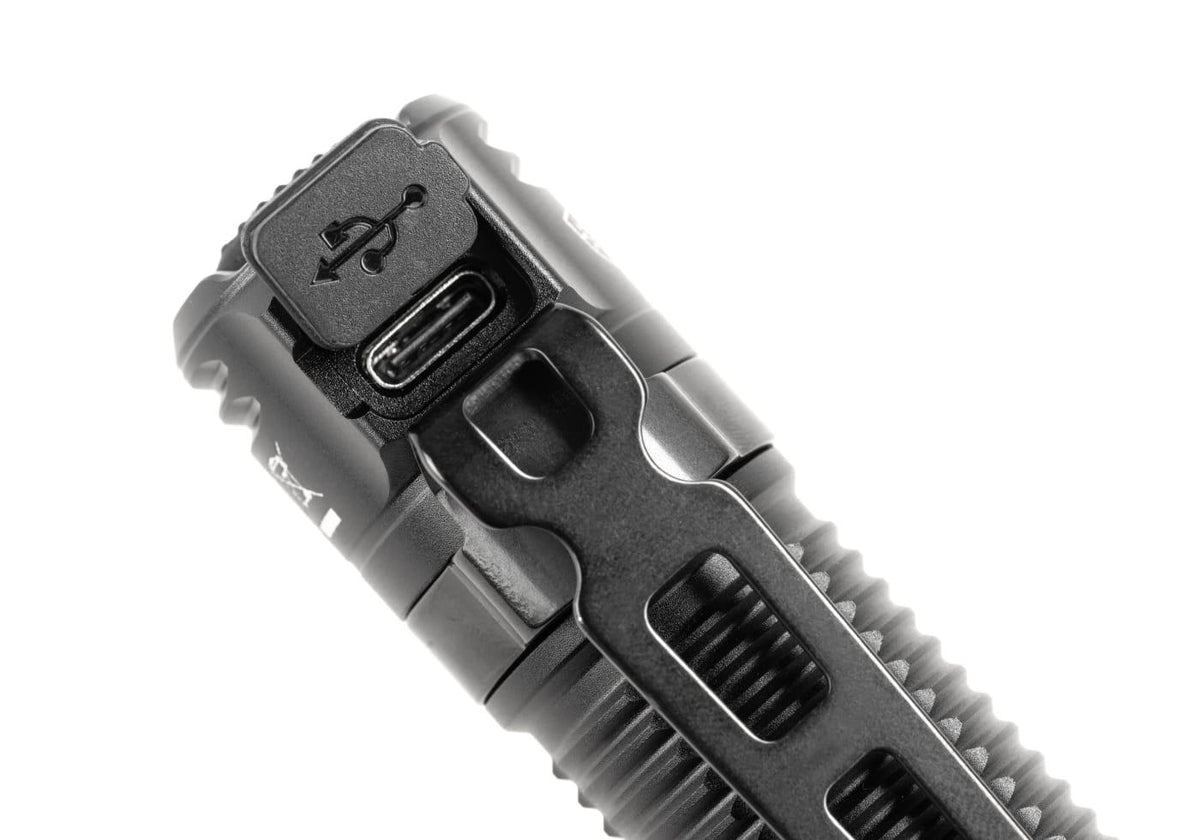 EDC31 Compact Flashlight